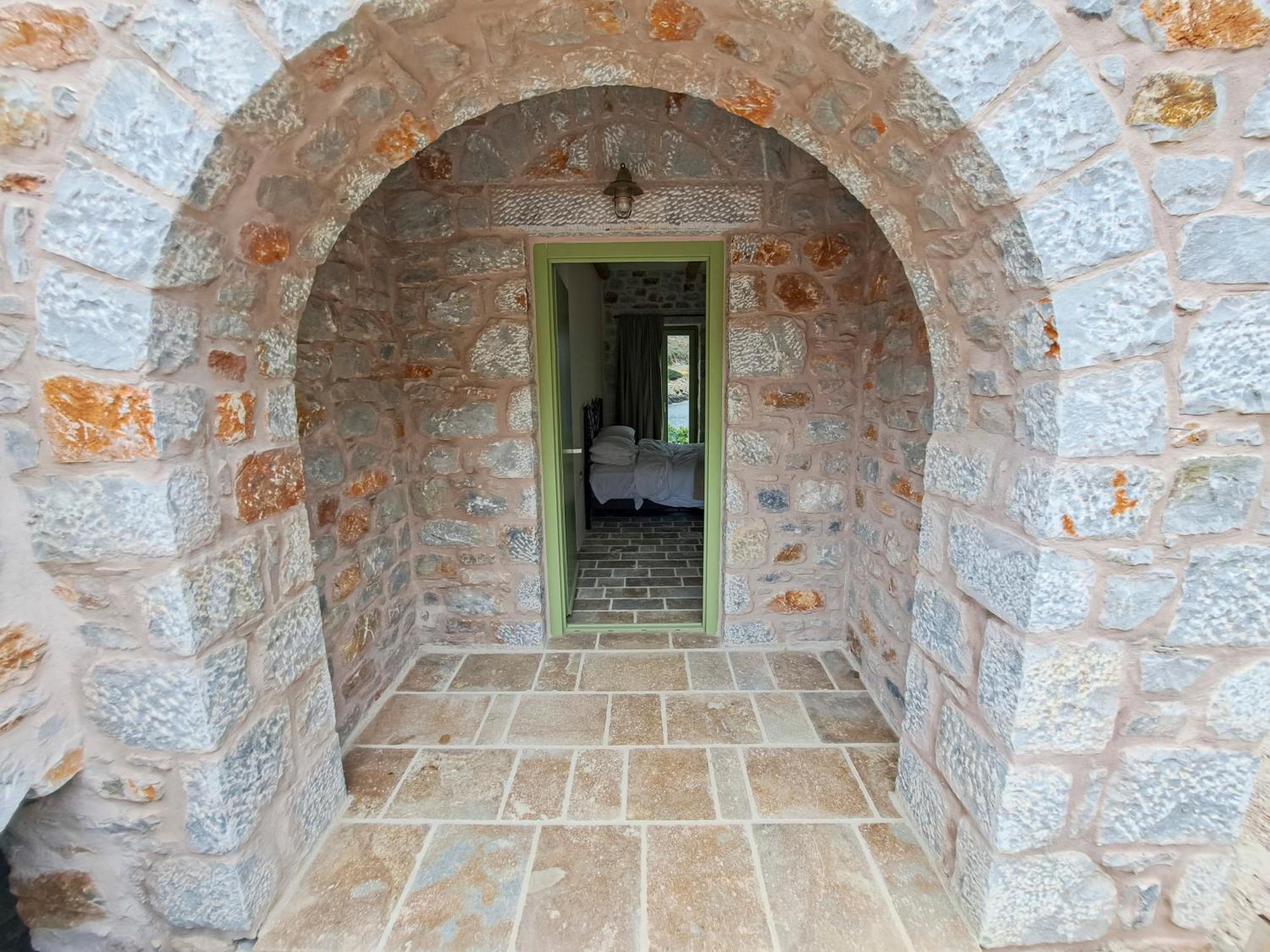 Arapis Rooms & Suites Agios Kiprianos Екстериор снимка