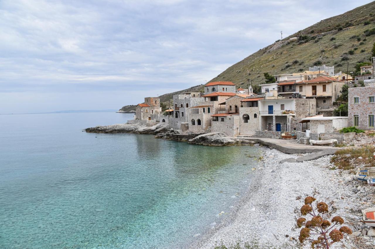 Arapis Rooms & Suites Agios Kiprianos Екстериор снимка