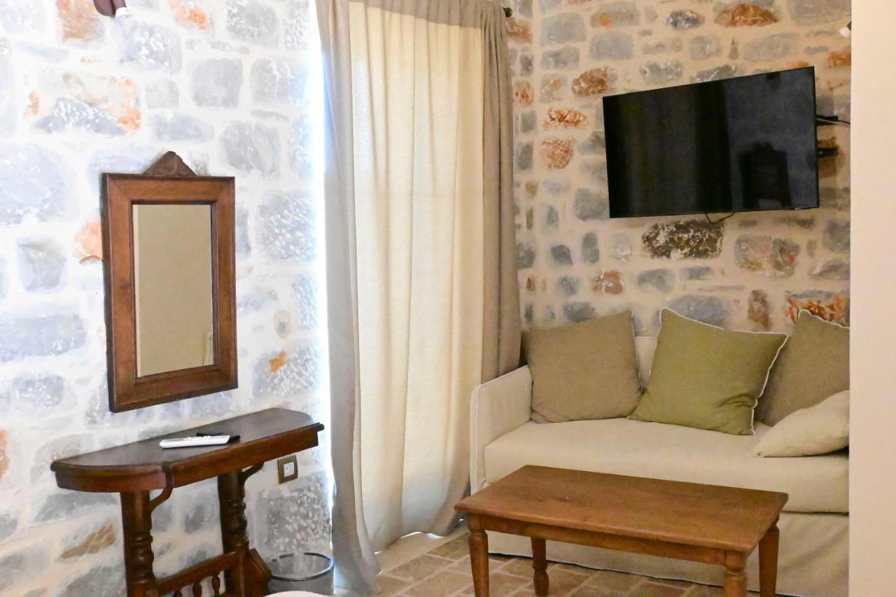 Arapis Rooms & Suites Agios Kiprianos Екстериор снимка