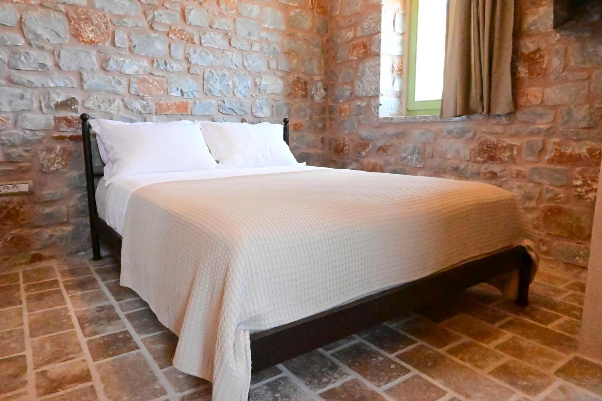 Arapis Rooms & Suites Agios Kiprianos Екстериор снимка